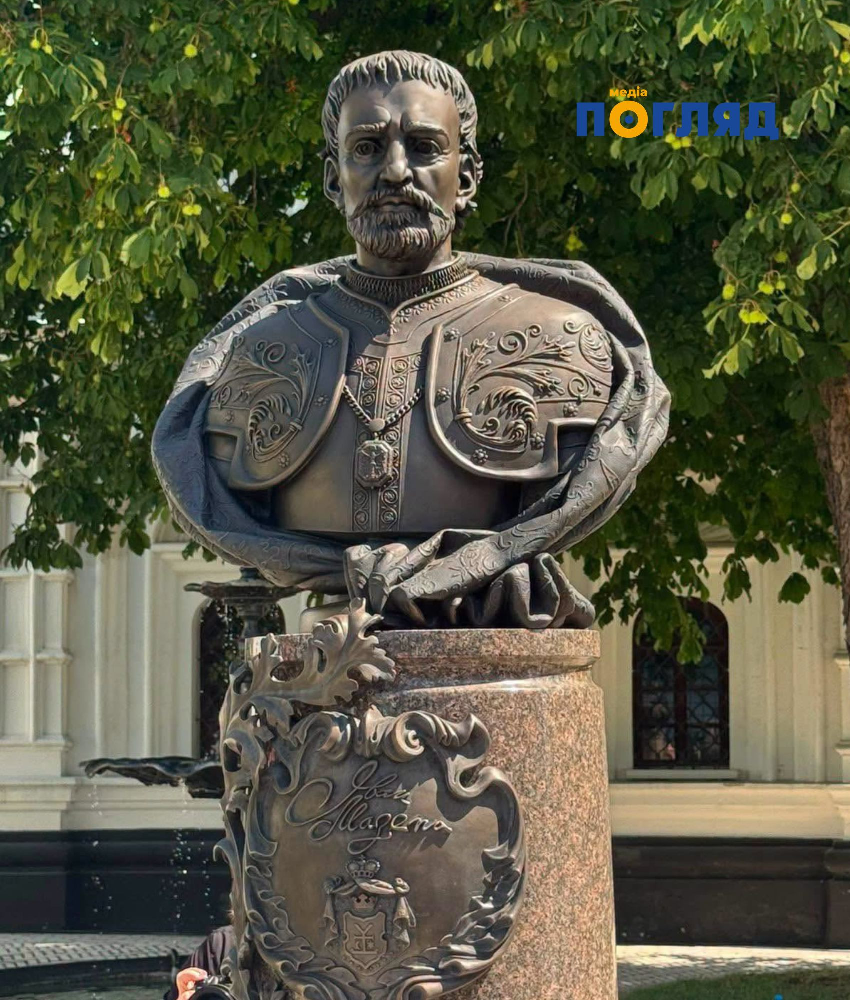 До Дня Конституції в Лаврі урочисто відкрили монумент Івану Мазепі (ФОТО) - зображення